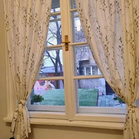 アパート Tiny In Center